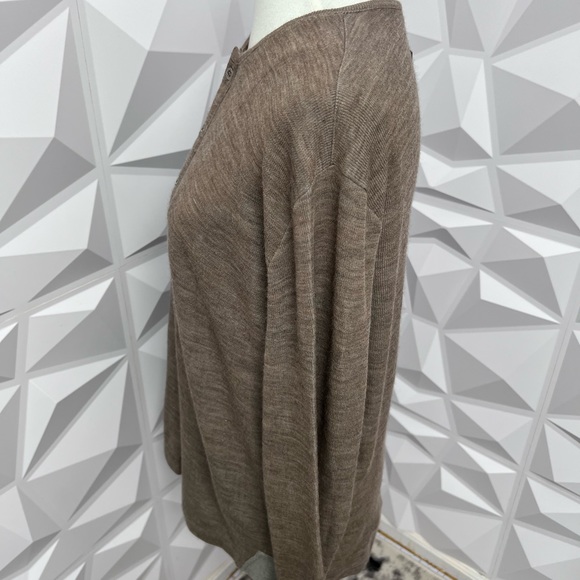 Versace - Picture 3 of 5